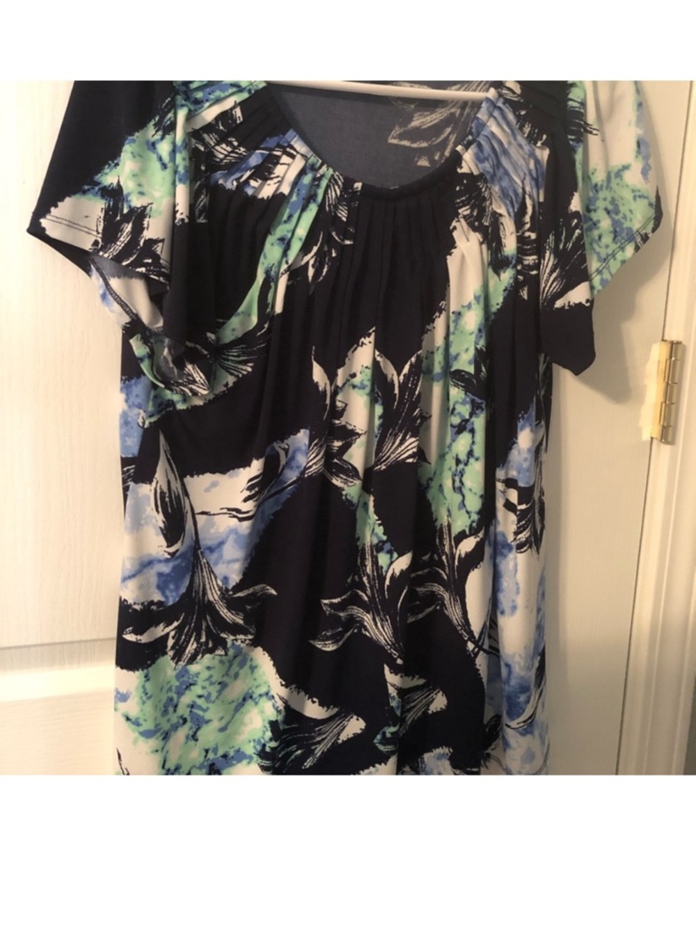 Women’s Printed Short Sleeve tops. 5 tops